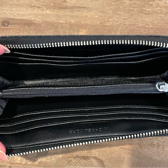 Michael Kors Wallet - Picture 2 of 4